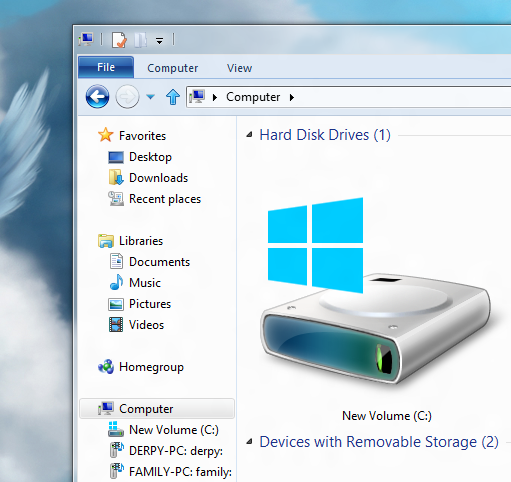 File:Windows 8 drive icon.png